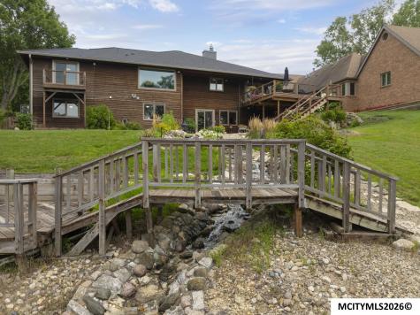 740 Briarstone Drive Mason City IA 50401