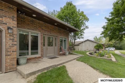 740 Briarstone Drive Mason City IA 50401