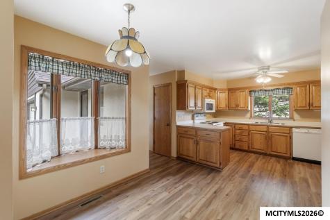 1021 15th SE Mason City IA 50401
