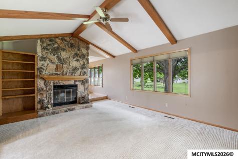 1021 15th SE Mason City IA 50401