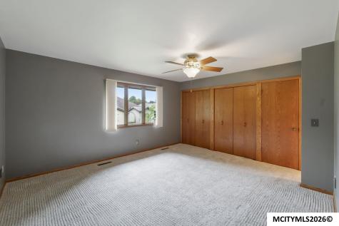 1021 15th SE Mason City IA 50401