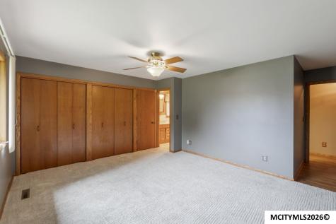 1021 15th SE Mason City IA 50401