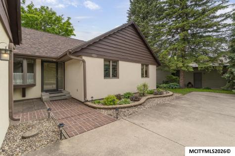 1021 15th SE Mason City IA 50401