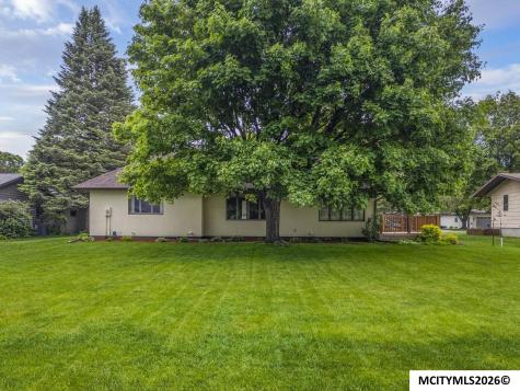1021 15th SE Mason City IA 50401
