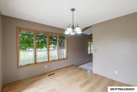 1021 15th SE Mason City IA 50401