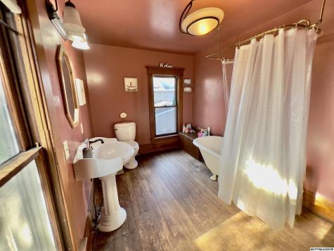 1602 Clark Street Charles City IA 50616