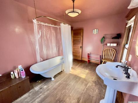 1602 Clark Street Charles City IA 50616