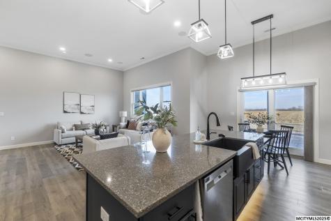 1757 S Illinois Mason City IA 50401