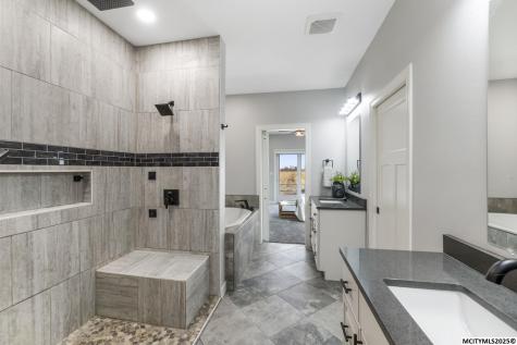 1757 S Illinois Mason City IA 50401