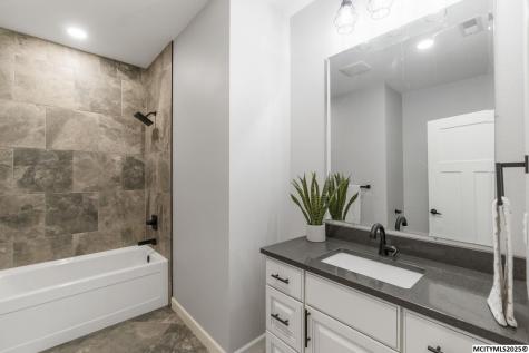 1757 S Illinois Mason City IA 50401