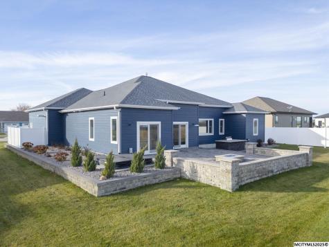 1757 S Illinois Mason City IA 50401