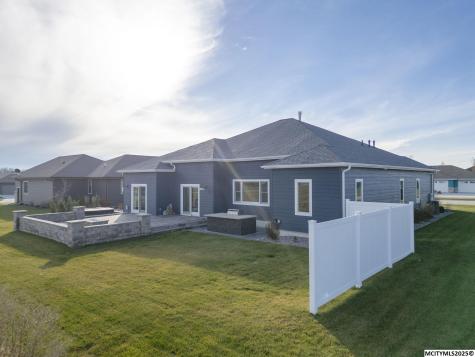 1757 S Illinois Mason City IA 50401