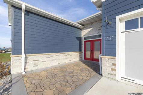 1757 S Illinois Mason City IA 50401