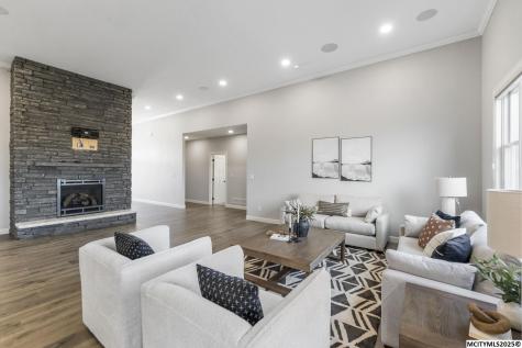 1757 S Illinois Mason City IA 50401