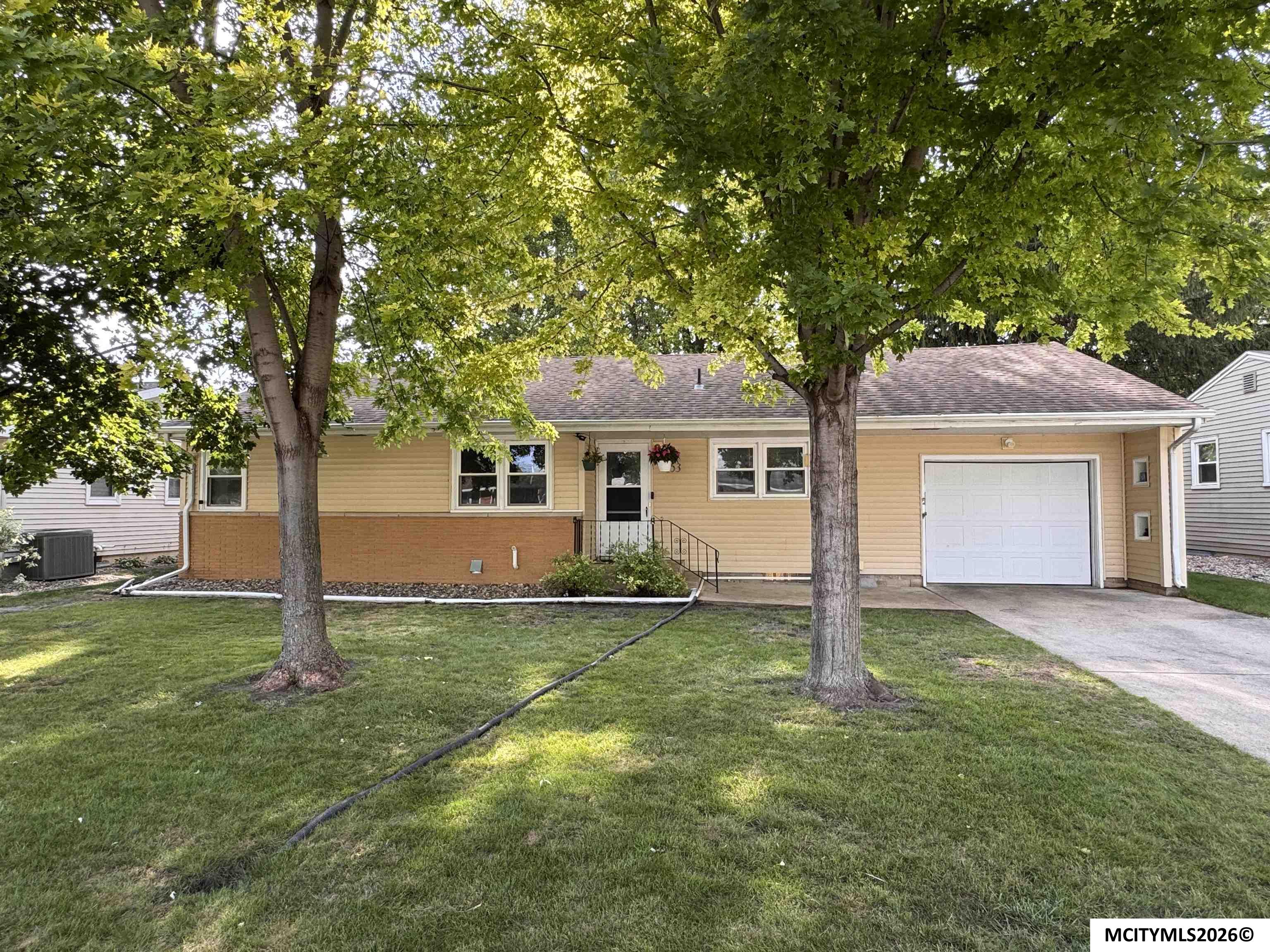 153 Sunny Circle Mason City IA 50401
