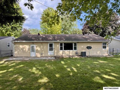 153 Sunny Circle Mason City IA 50401