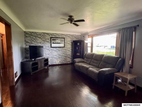 153 Sunny Circle Mason City IA 50401