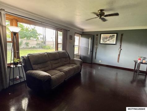 153 Sunny Circle Mason City IA 50401