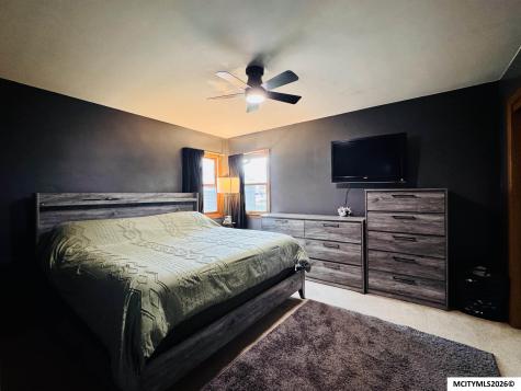 153 Sunny Circle Mason City IA 50401