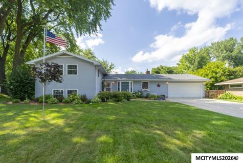 38 Country Circle Mason City IA 50401
