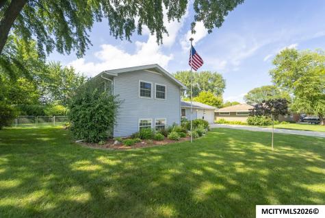 38 Country Circle Mason City IA 50401