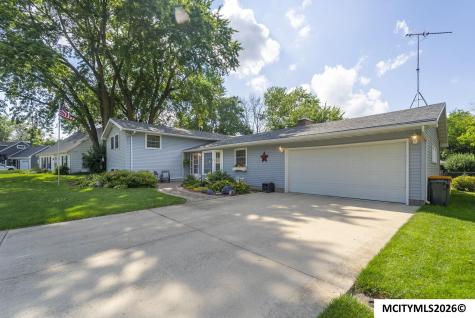 38 Country Circle Mason City IA 50401