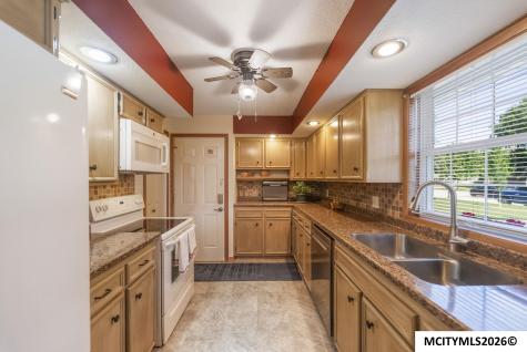 38 Country Circle Mason City IA 50401
