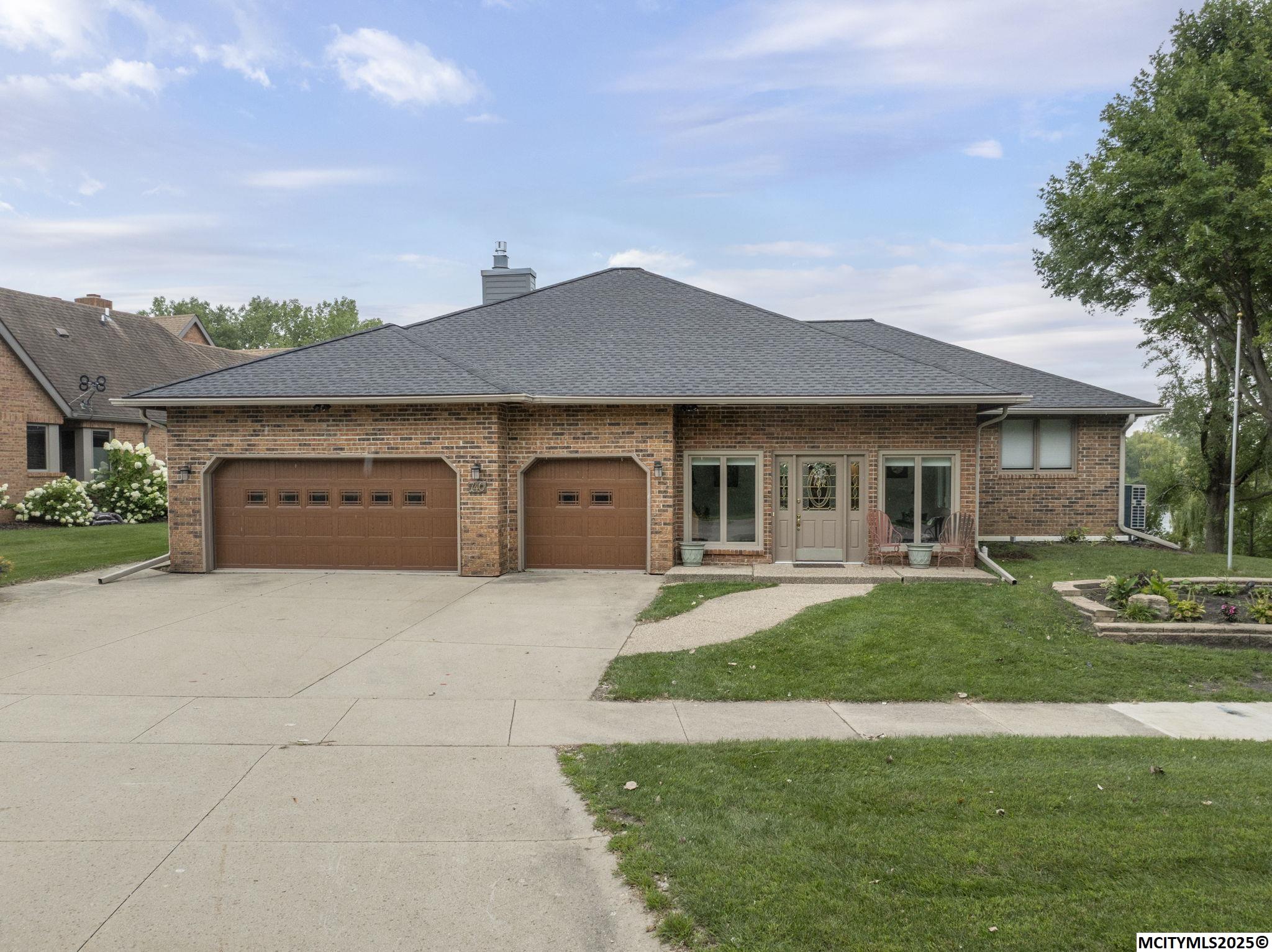 740 Briarstone Drive Mason City IA 50401