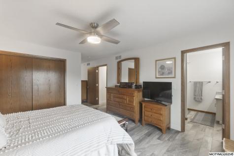 740 Briarstone Drive Mason City IA 50401