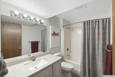 740 Briarstone Drive Mason City IA 50401