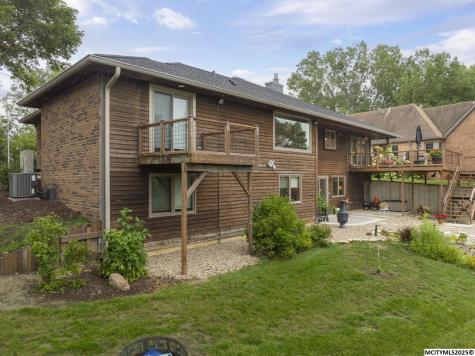 740 Briarstone Drive Mason City IA 50401