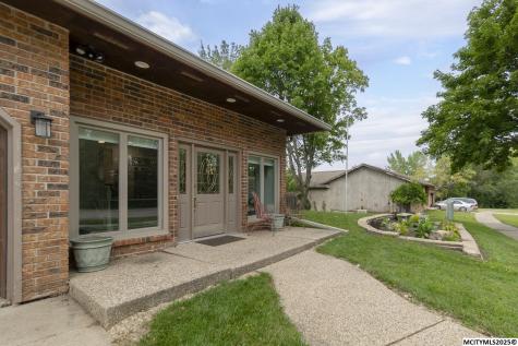 740 Briarstone Drive Mason City IA 50401