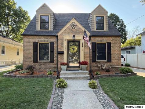206 S Rhode Island Avenue Mason City IA 50401