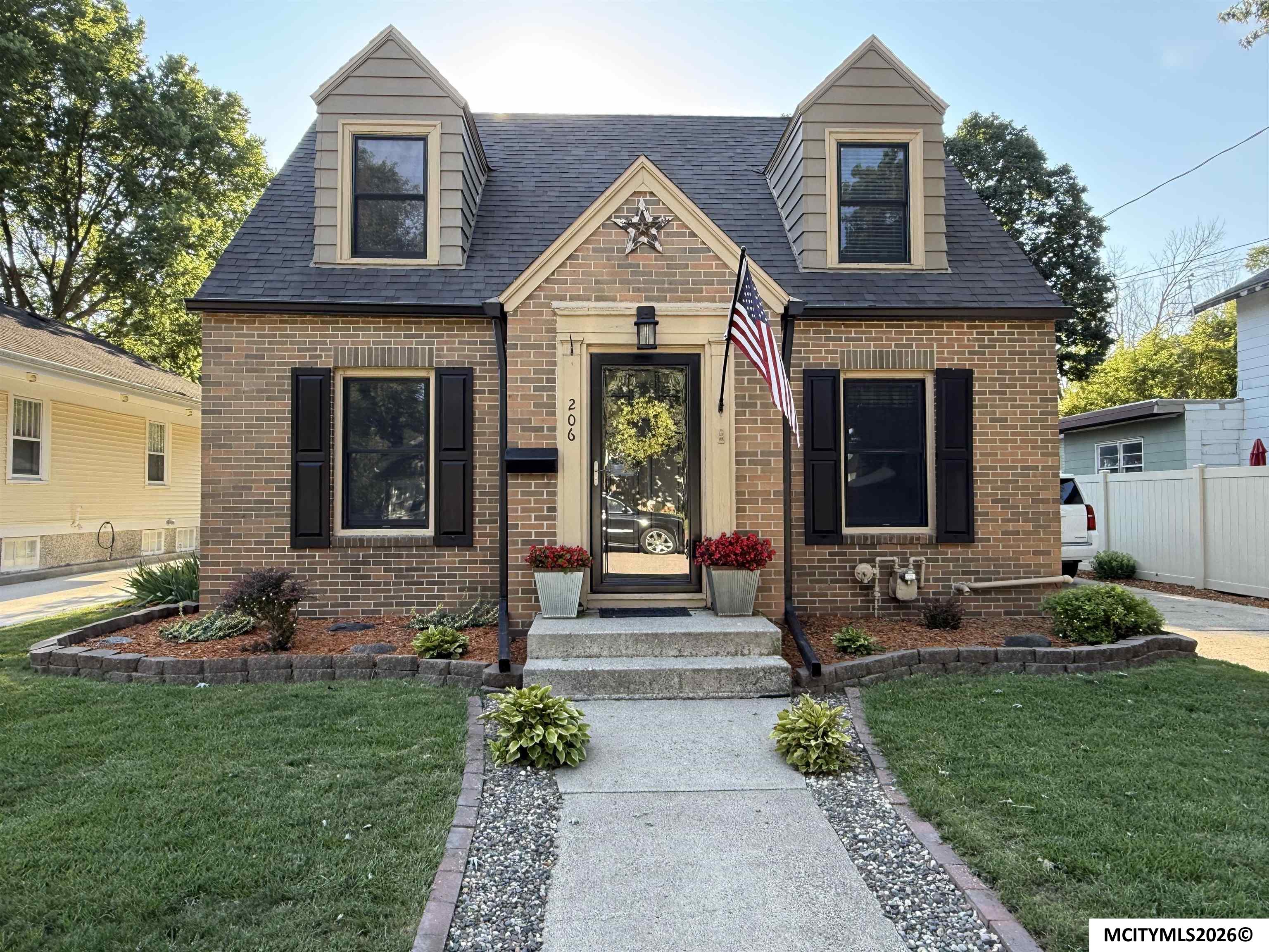 206 S Rhode Island Avenue Mason City IA 50401