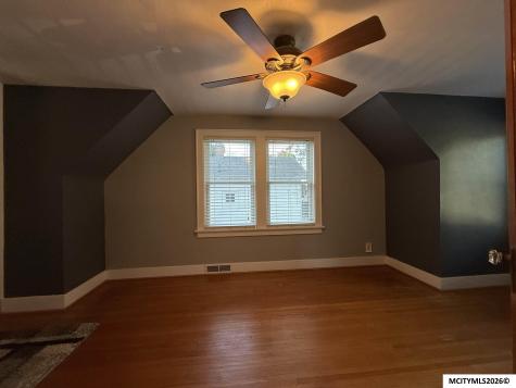 206 S Rhode Island Avenue Mason City IA 50401