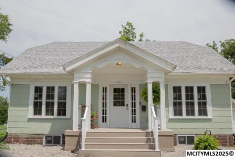 716 1st Avenue NE Hampton IA 50441