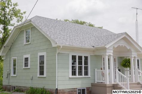 716 1st Avenue NE Hampton IA 50441