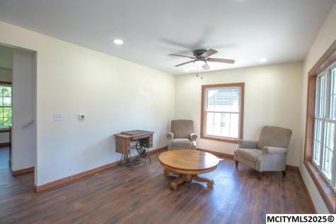 716 1st Avenue NE Hampton IA 50441