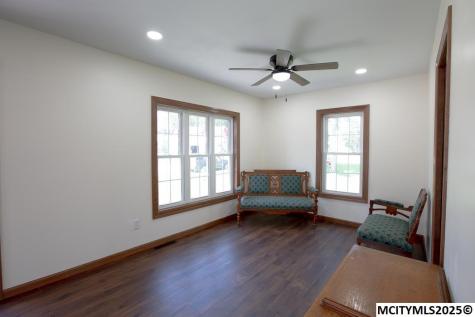 716 1st Avenue NE Hampton IA 50441