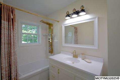 716 1st Avenue NE Hampton IA 50441