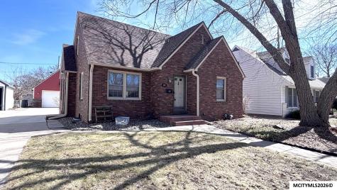209 S Tennessee Mason City IA 50401