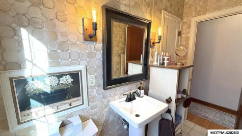209 S Tennessee Mason City IA 50401