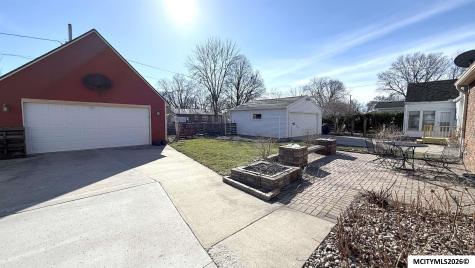 209 S Tennessee Mason City IA 50401
