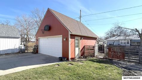 209 S Tennessee Mason City IA 50401