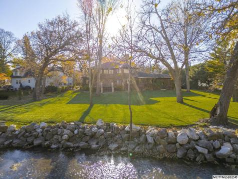 125 N Crescent Drive Mason City IA 50401