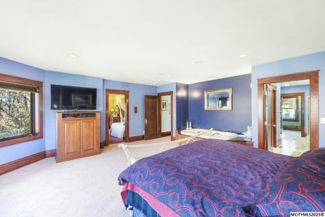 125 N Crescent Drive Mason City IA 50401