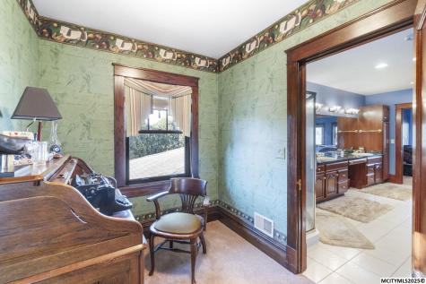 125 N Crescent Drive Mason City IA 50401