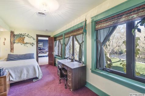 125 N Crescent Drive Mason City IA 50401