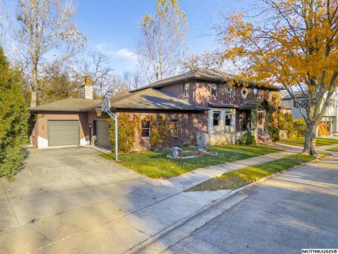 125 N Crescent Drive Mason City IA 50401