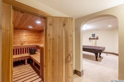 125 N Crescent Drive Mason City IA 50401